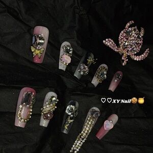 Glamorous Pink and White Press-On Set